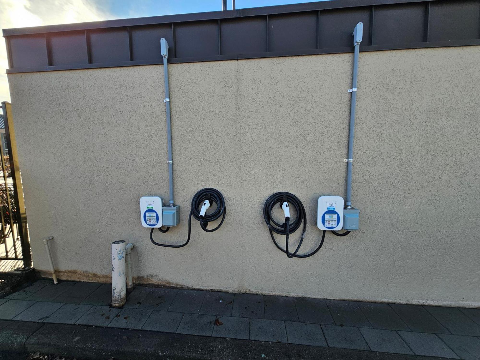 Red Lion Inn & Suites Deschutes River - Bend Exterior photo