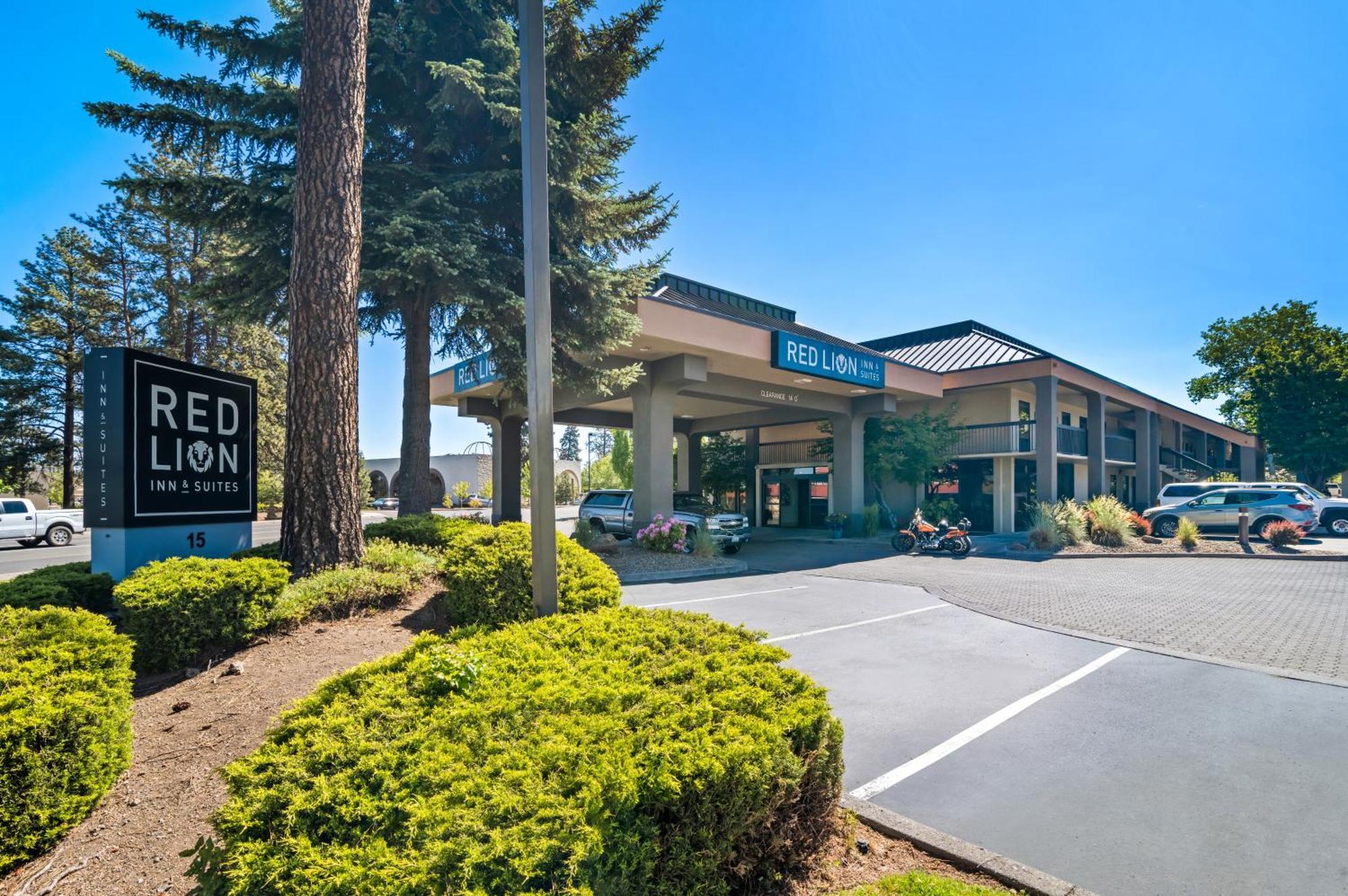 Red Lion Inn & Suites Deschutes River - Bend Exterior photo