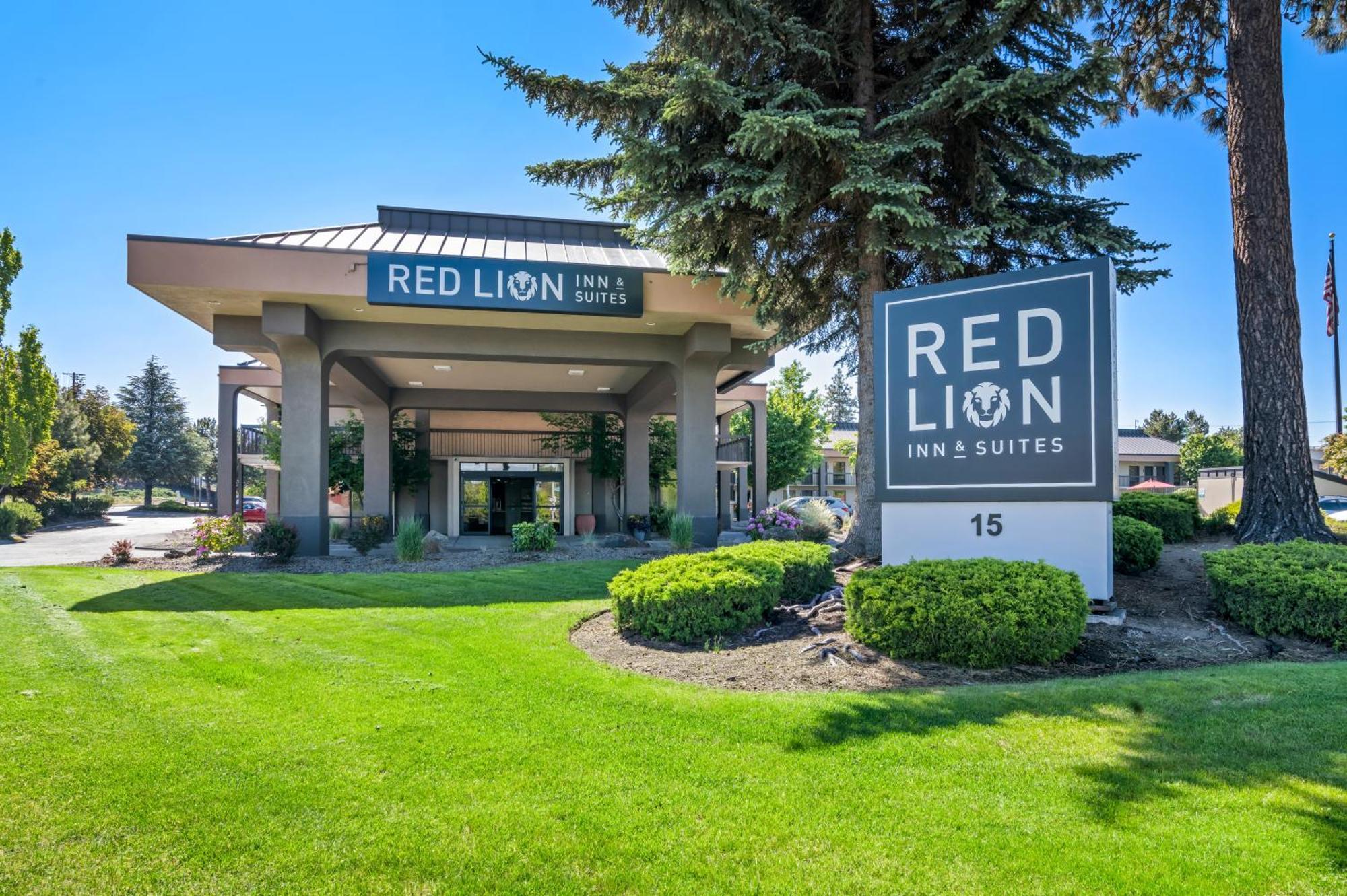 Red Lion Inn & Suites Deschutes River - Bend Exterior photo