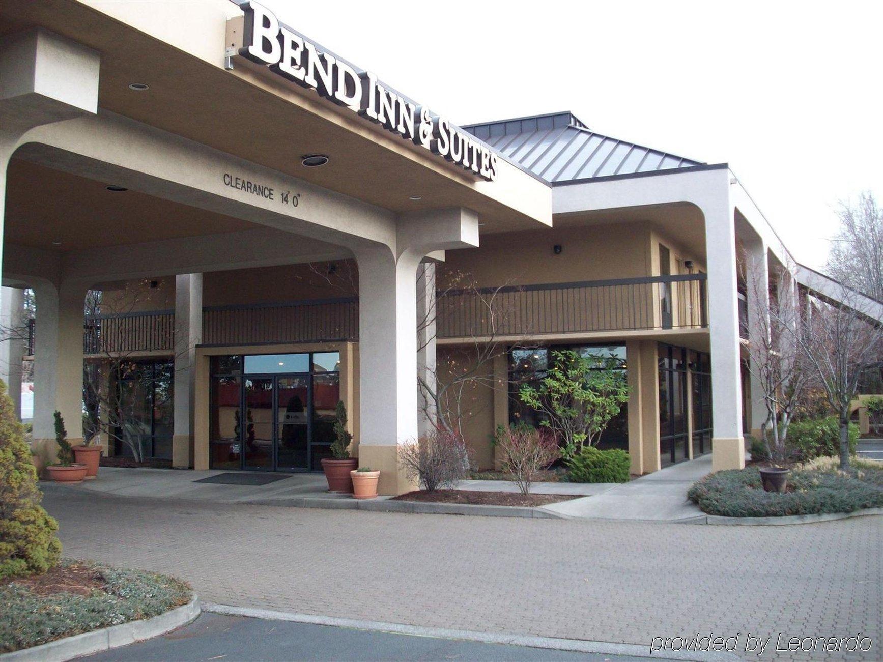 Red Lion Inn & Suites Deschutes River - Bend Exterior photo