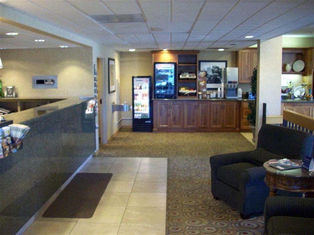 Red Lion Inn & Suites Deschutes River - Bend Exterior photo